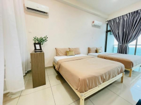 Mount Austin Palazio High Floor studio w Balcony 2-4pax with TV box 5mins AEON B213